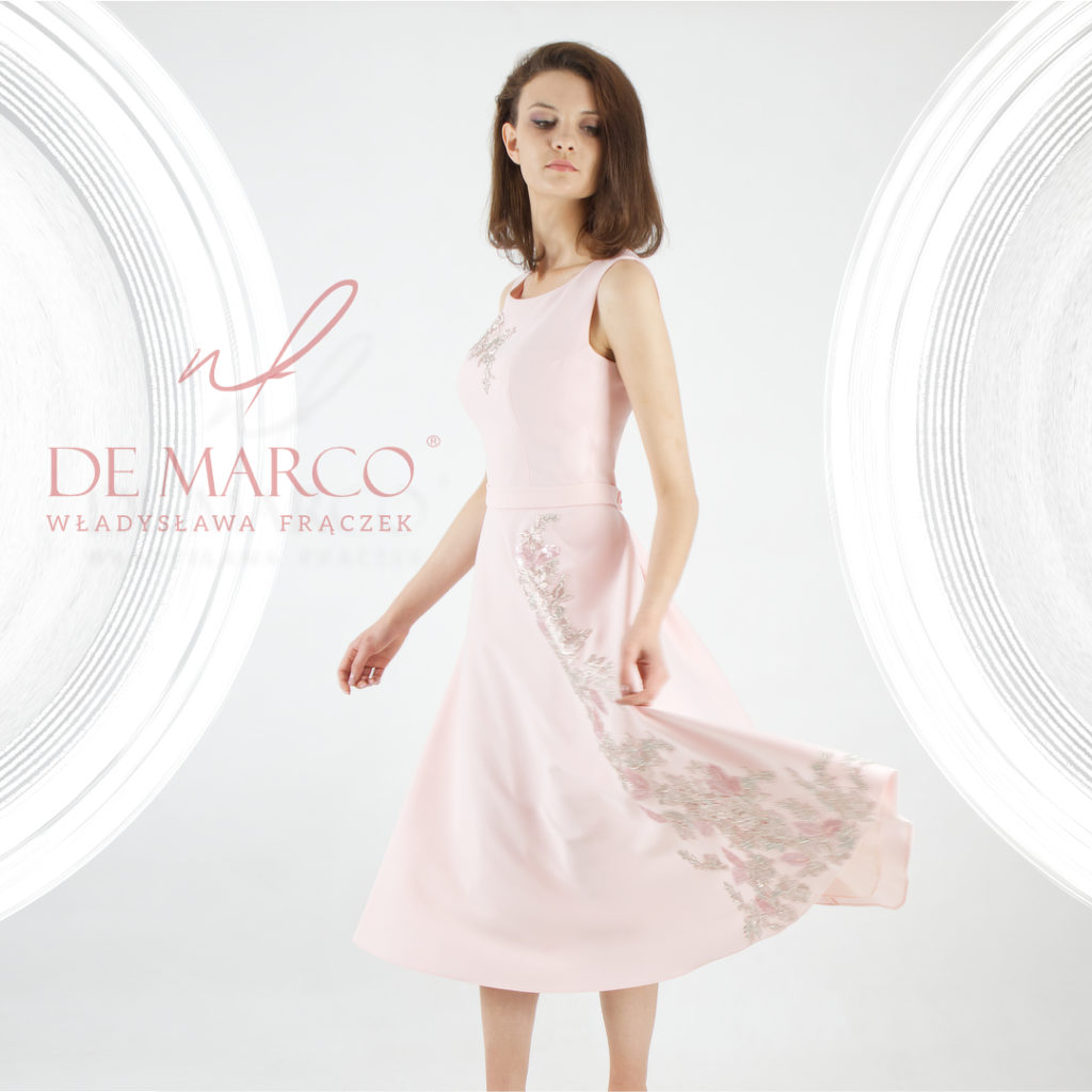 Sukienka dla Mamy Wesela - różowe stylizacje 2022 - De Marco